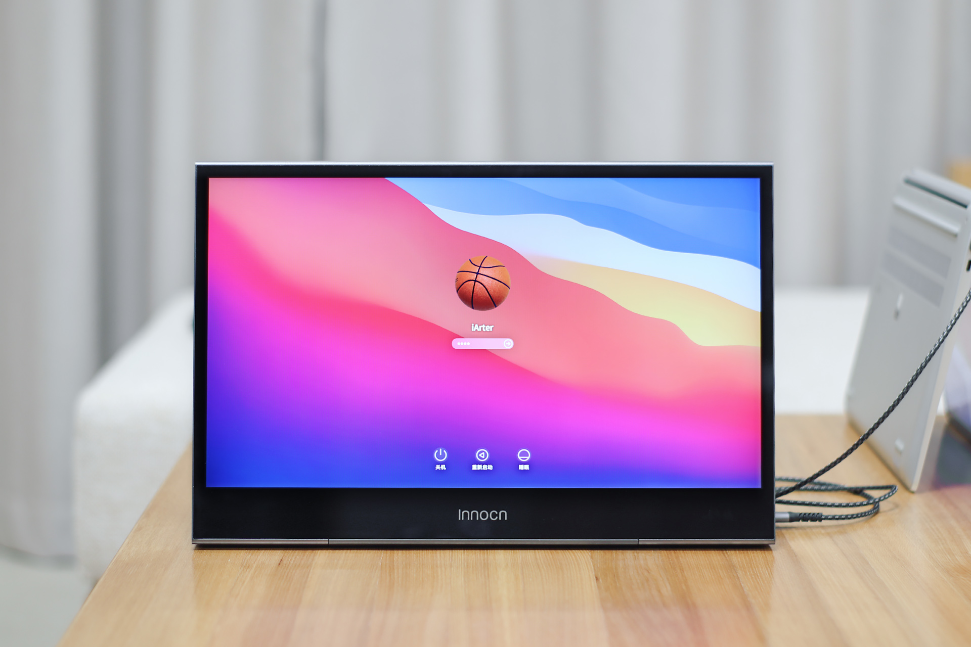innocn44寸显示器游戏体验,innocn显示器便携