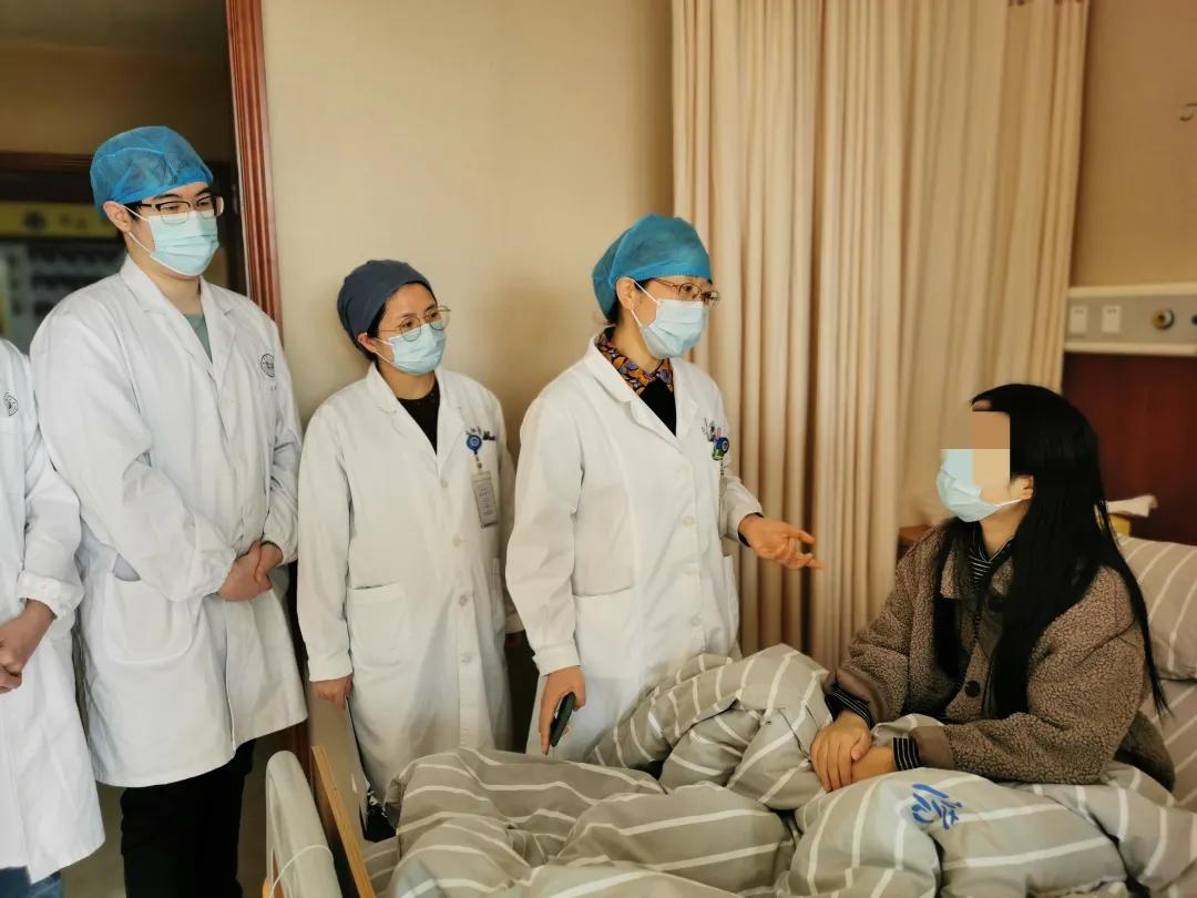 14岁女孩发胖肚子变大,24岁女孩发胖误以为怀孕