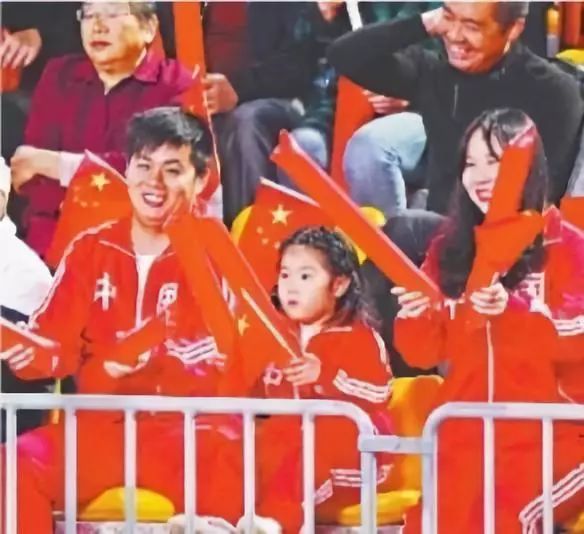 看完足球赛发朋友圈,看中国队比赛发朋友圈