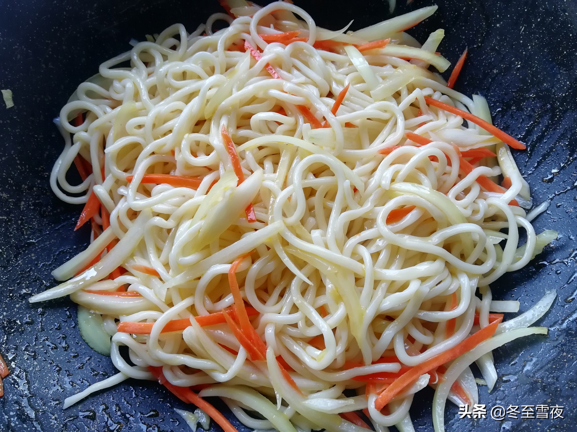 炒面面条怎么做视频,炒粉炒面怎么做不粘锅还炒不成形