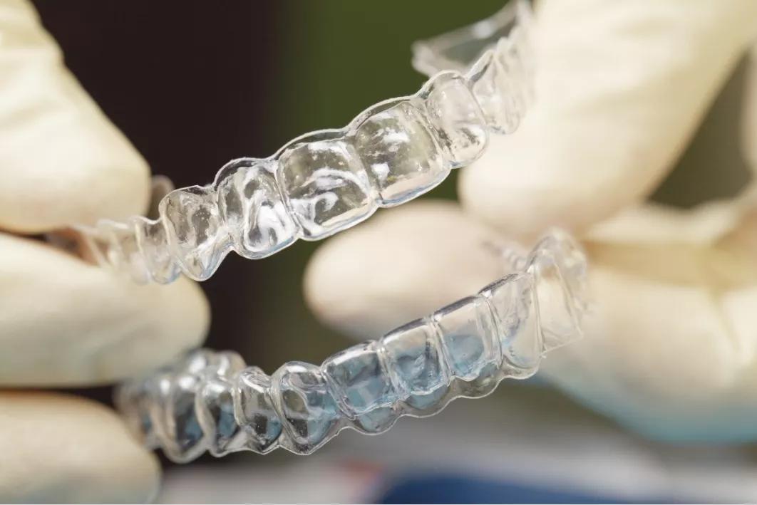 隐形牙套和透明保持器的区别,牙齿保持器和隐形牙套的区别