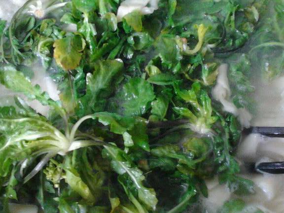 女人经常喝鸡蛋汤养颜补血,鸡蛋和什么一起煮治腰疼