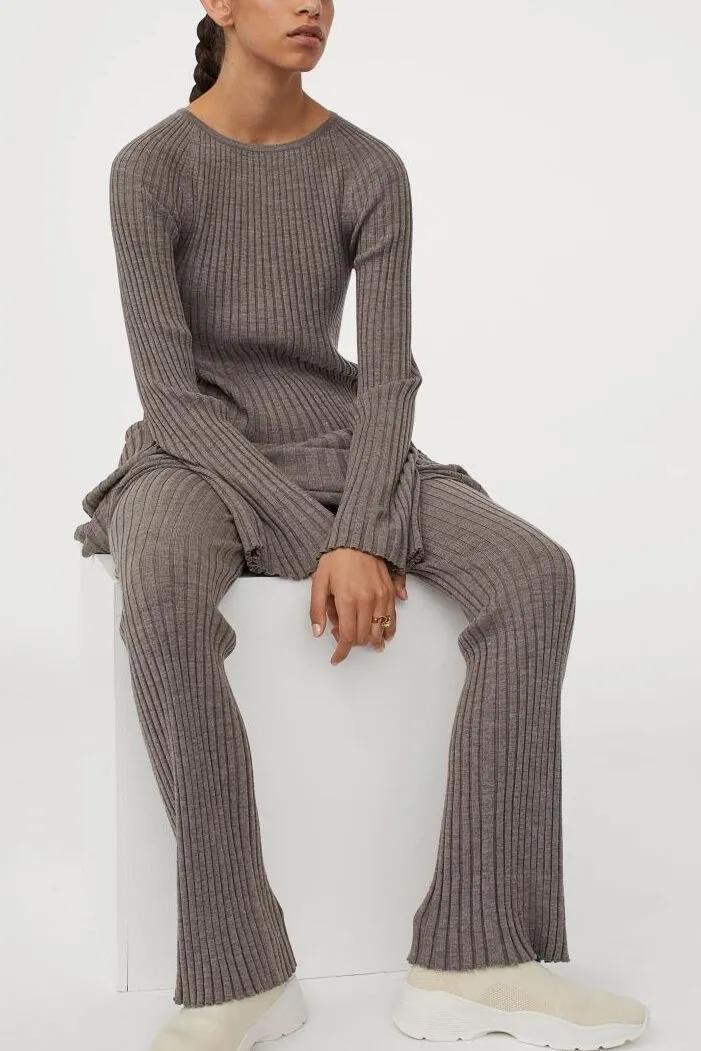 2019年秋款针织衫穿衣技巧,今冬流行的针织衫优雅减龄又时髦