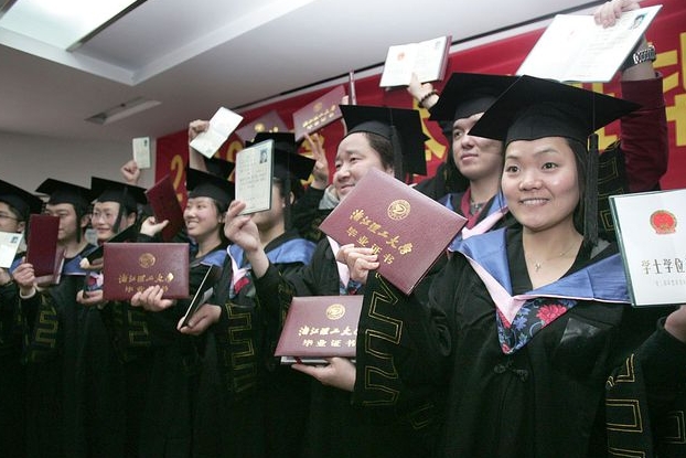 公司一般看第一学历还是第二学历,企业更看重第一学历还是最高学历