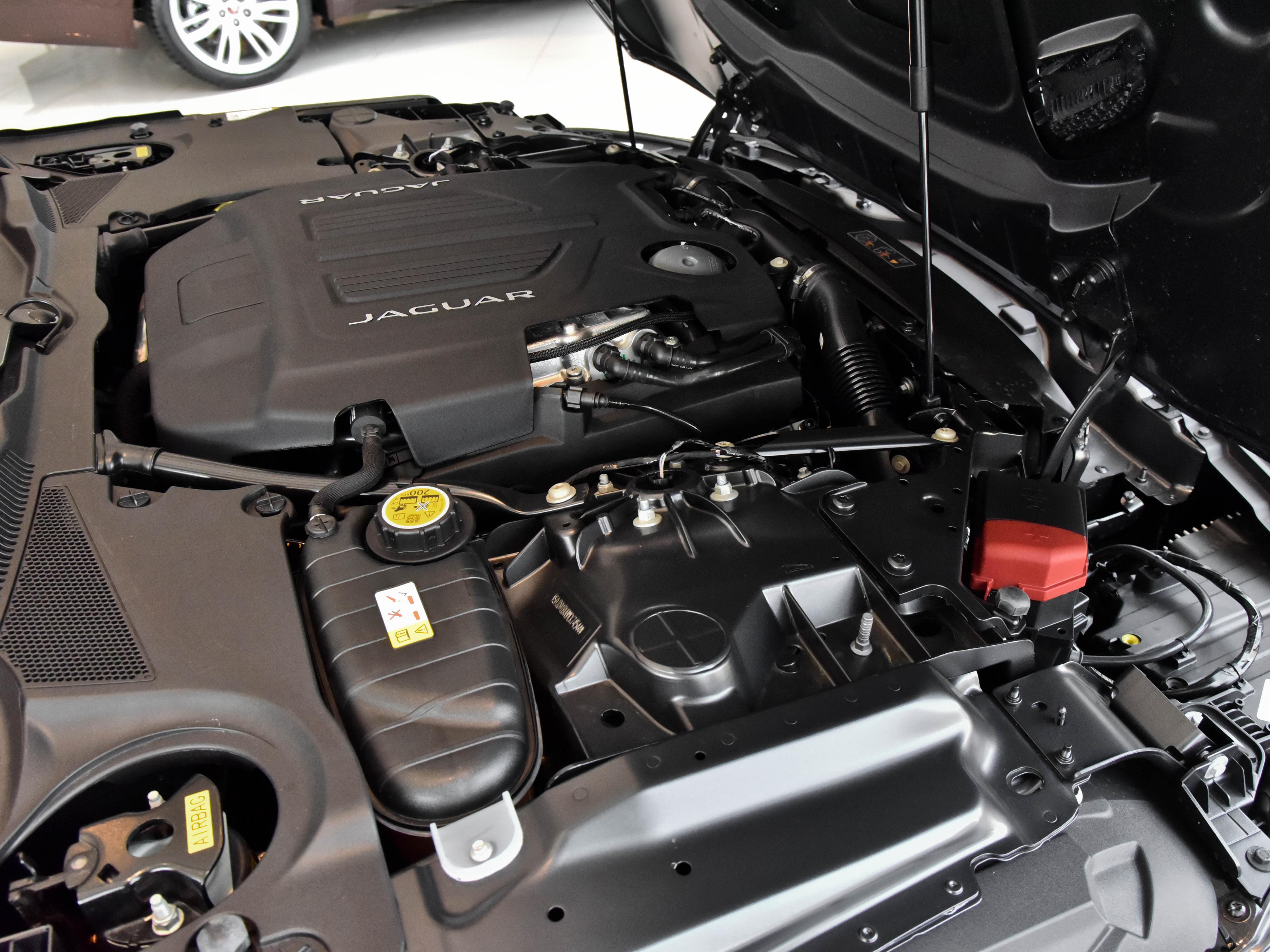 大气又运动新款捷豹f-type实车,优雅的气质新款捷豹ftype海外实车