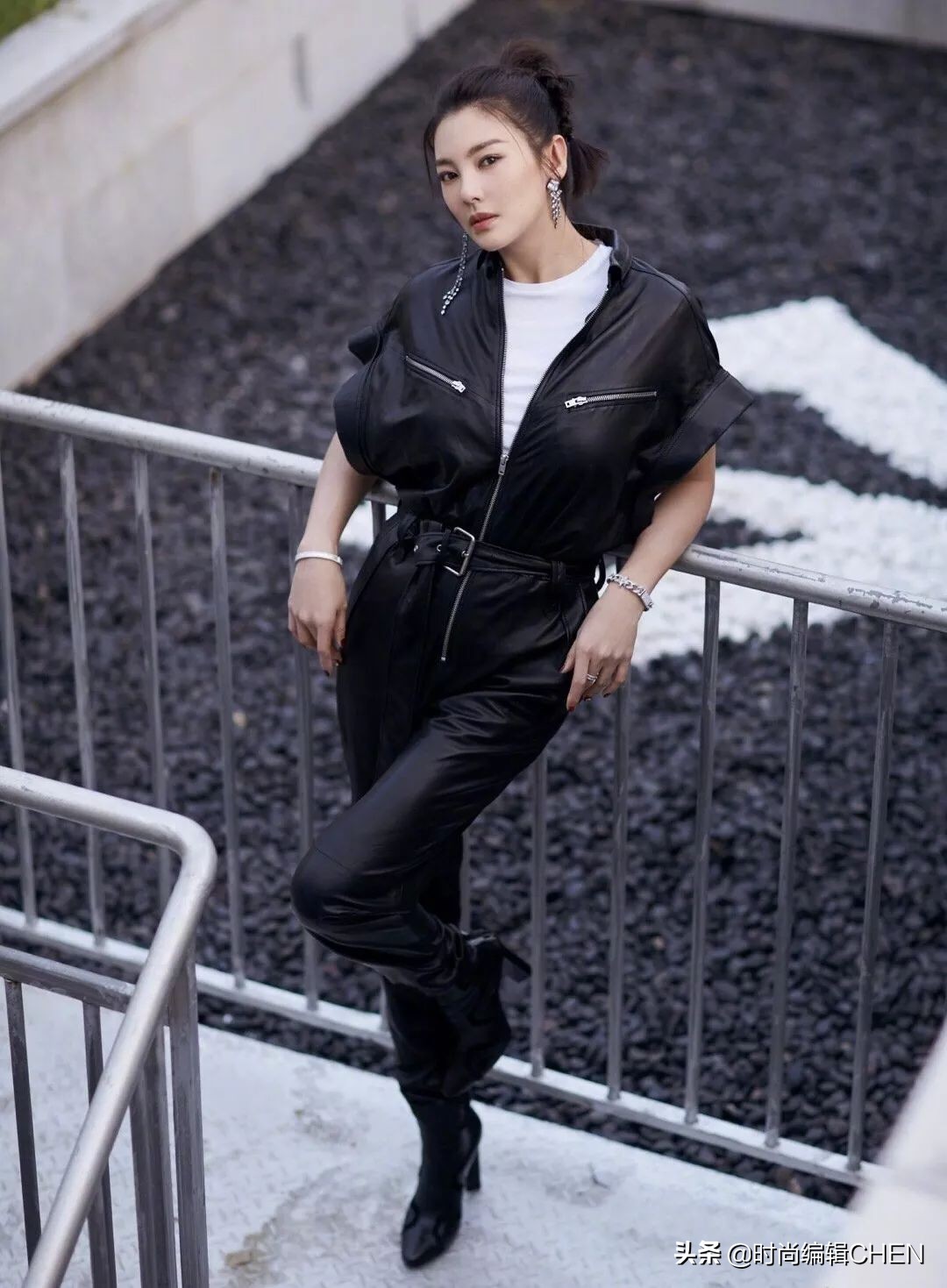 张雨绮“鼻子风波”后首现身!穿6900外套配100万包,名媛范十足