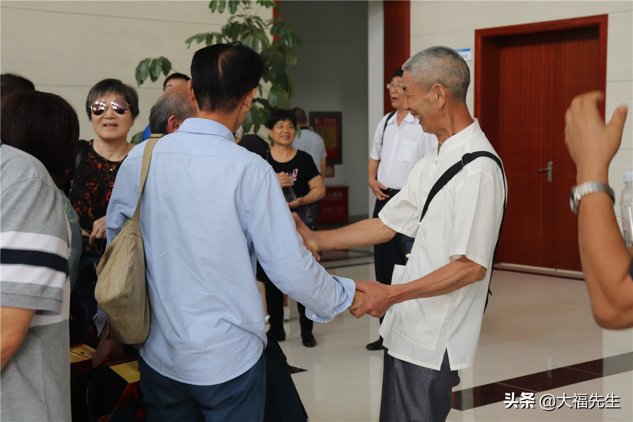 钢铁年代战友重逢,钢铁情怀