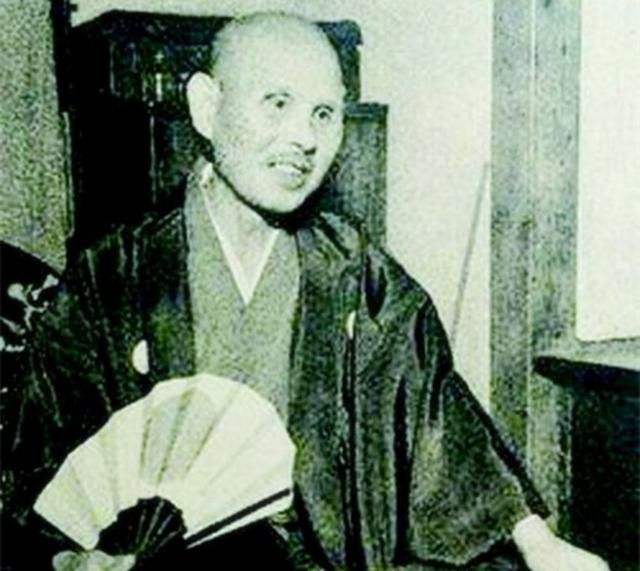 1946年，杂货店老板自称天皇，胁迫裕仁退位，到底谁才是正统