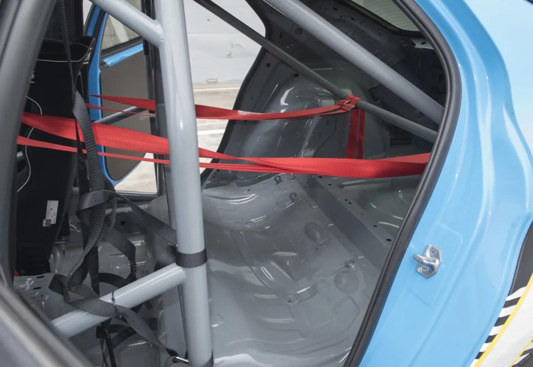 领克03过弯翻车,新款领克03推背感实测