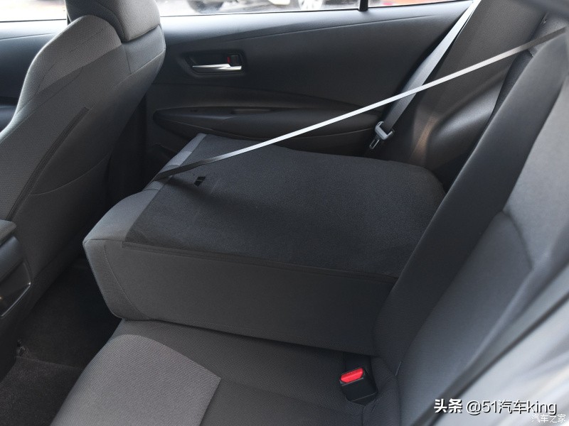 卡罗拉雷凌低配落地多少钱,卡罗拉与雷凌哪个性价比高