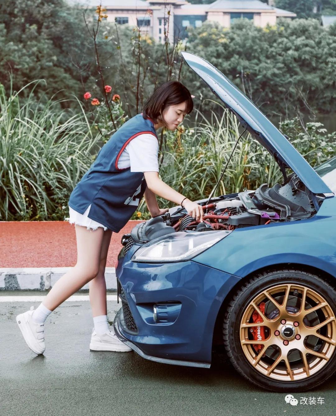 福克斯什么时候换回4缸发动机,经典福克斯移植发2.3t发动机