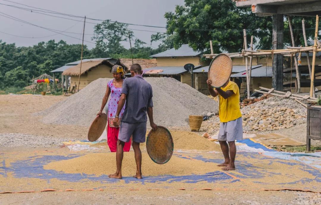 这个微笑国度,见人就夸漂亮,300元就能在天空滑翔