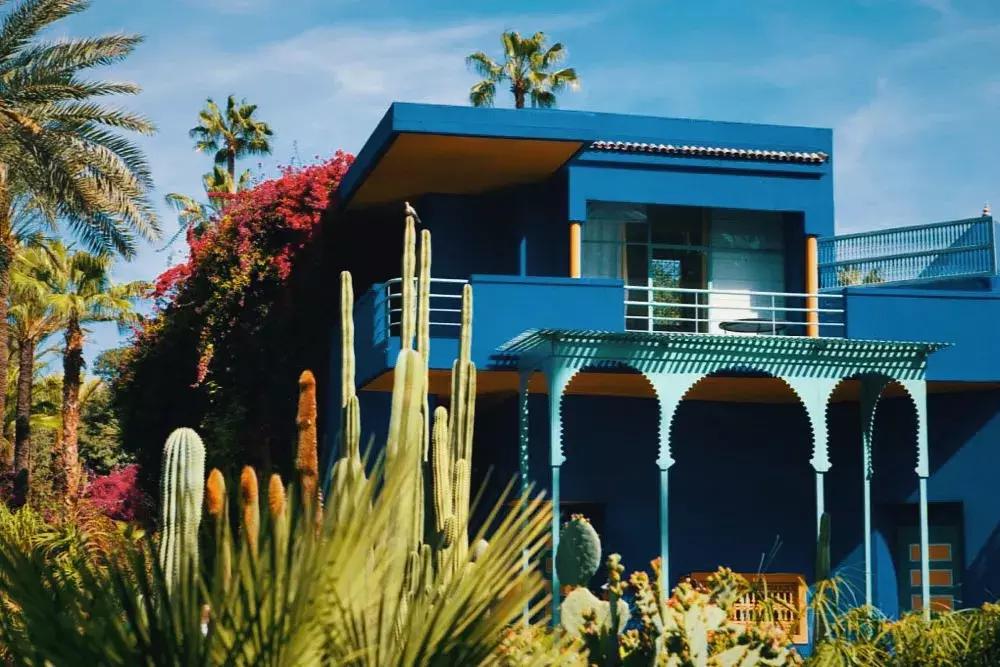 在摩洛哥皇宫，穿拖鞋看秀，是什么体验？