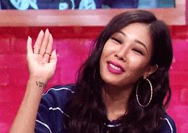 韩国性感歌手公开承认隆胸：我花自己的钱，凭什么不能露