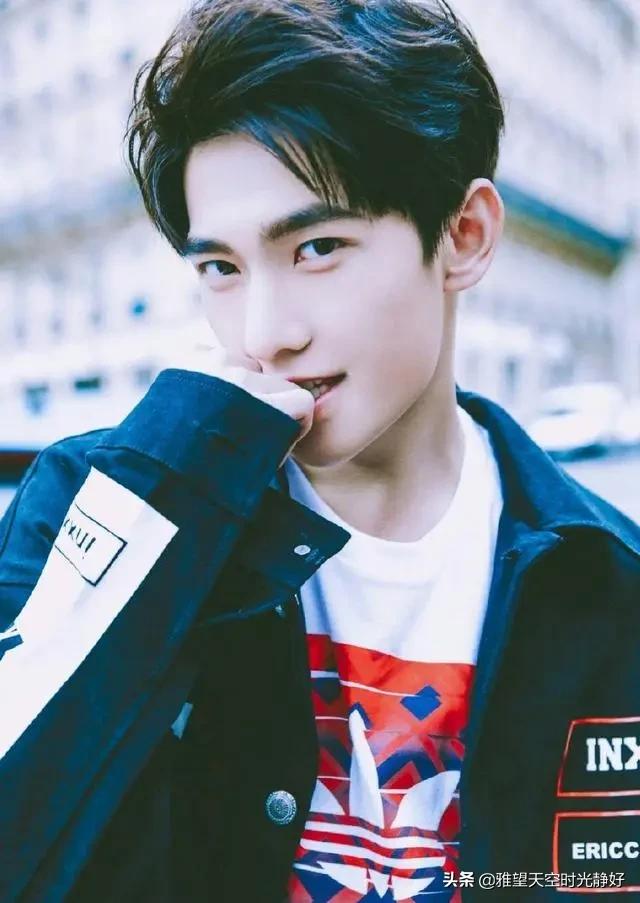 谁的笑容最治愈男明星,有没有治愈系笑容的男明星