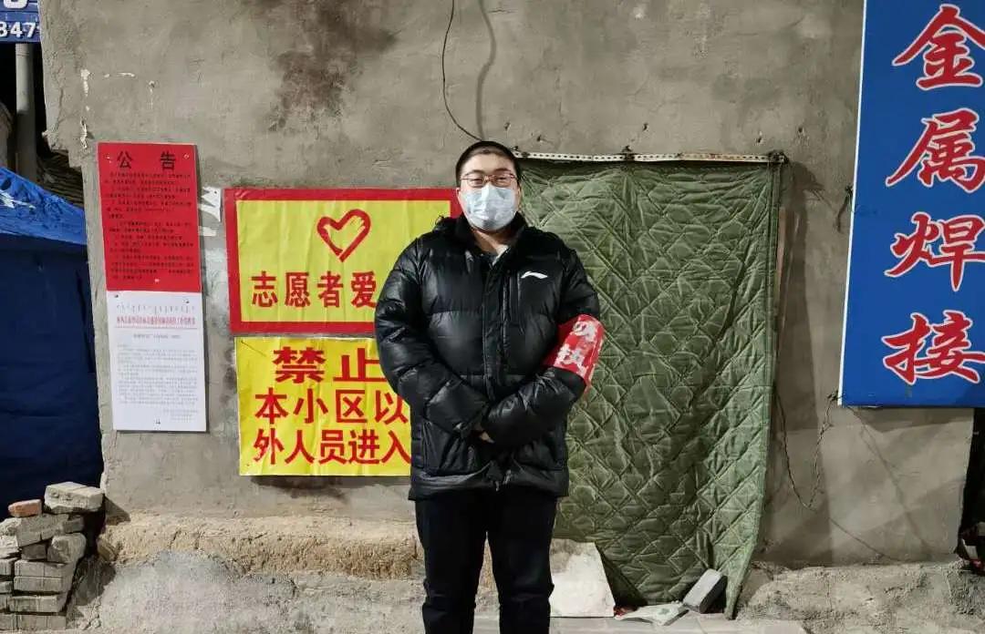 赤峰市林西县城南街道复工防疫两不误的志愿者