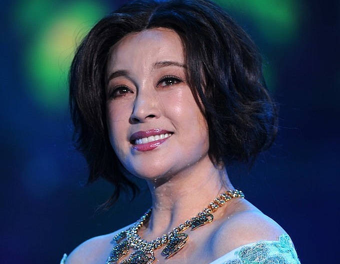 刘晓庆回顾十六年前的逃税案始末,刘晓庆当年欠了多少税款