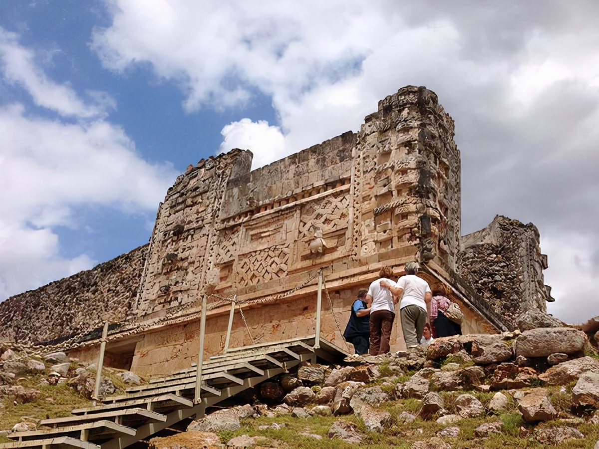 鏃ч噾灞辫壓鏈崥鐗╅鐭抽洉,鏃ч噾灞辩瑳娲嬬編鏈