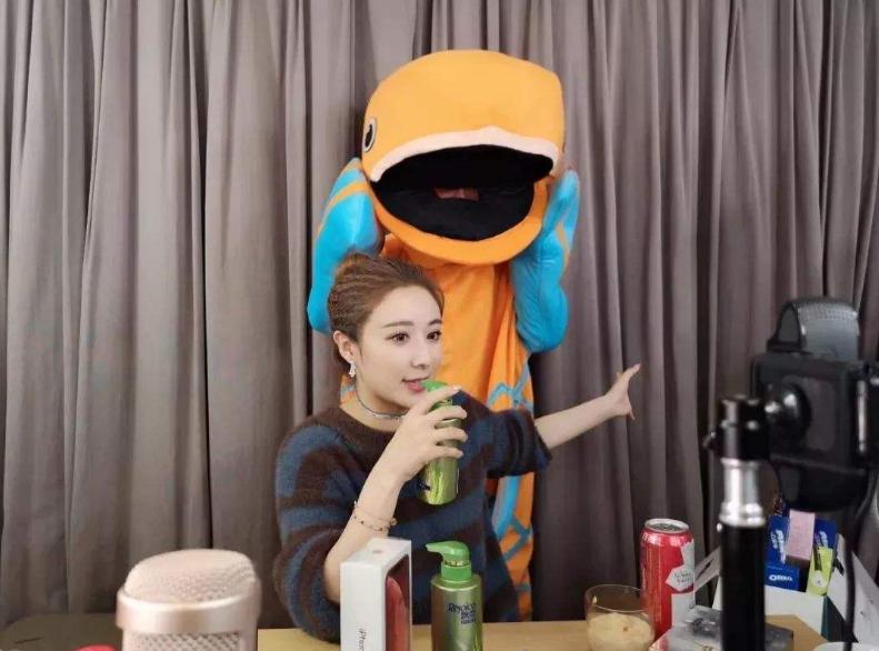 宝妈在家直播带货赚了200万,90后辣妈直播