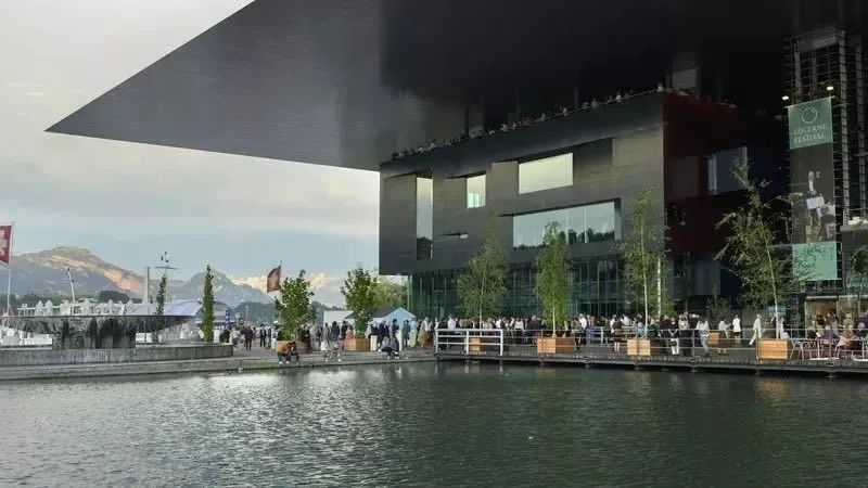 《文艺热搜榜》:张亮推出全套贝多芬唱片,龙美术馆60元看5个展