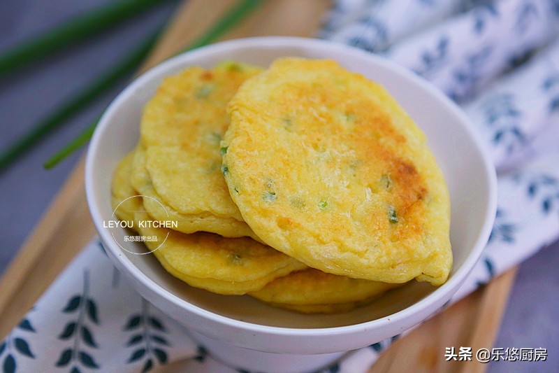 早餐饼这样做你家小孩肯定爱吃,想学家常早餐饼的做法