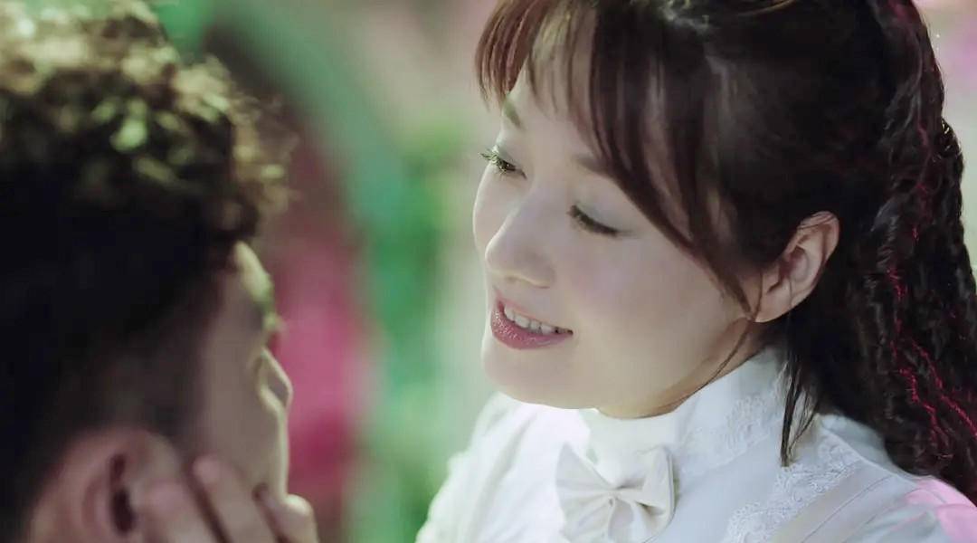 28岁成名的2段婚姻,她出道54年经历两段婚姻