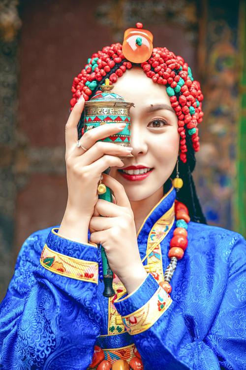 *藏西**服饰之美,独具魅力