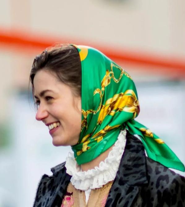 丝巾的系法生活小妙招丝巾新花样,教你丝巾多种系法百变丝巾