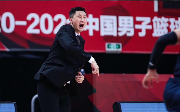 广东宏远赵睿怒吼,赵睿被球迷现场喷