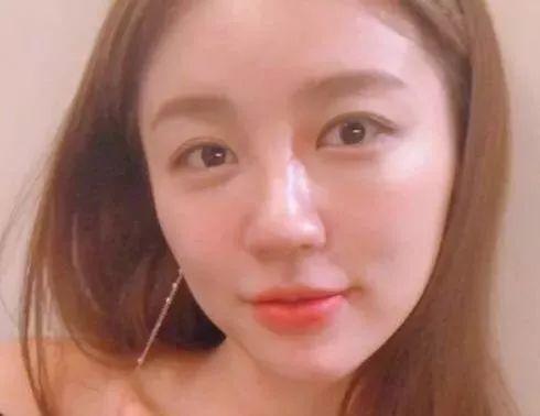 她靠“脸崩”博出位，曾经的女王要“凉凉”