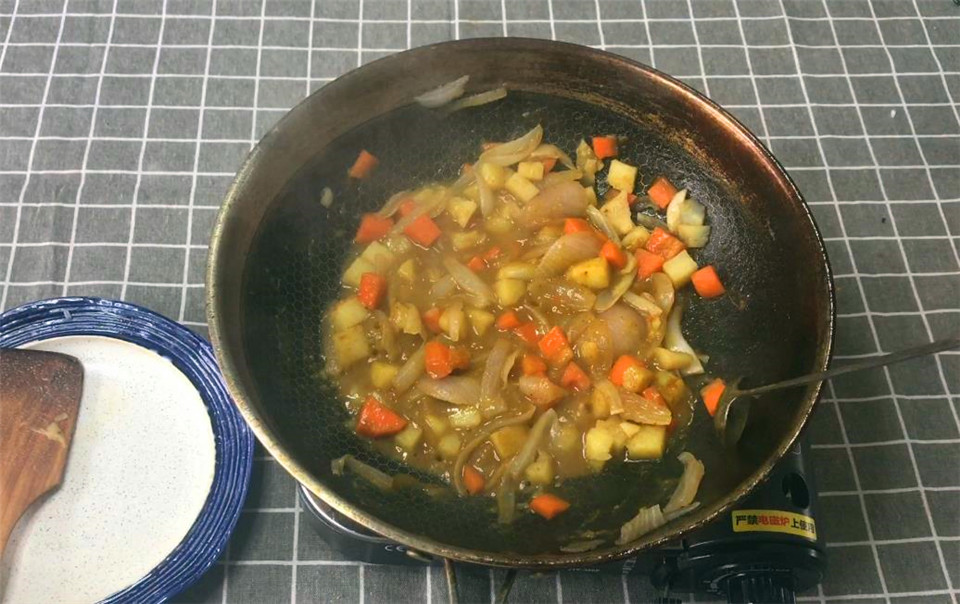 咖喱咖喱的做法小窍门,没有肉的咖喱盖饭怎么做