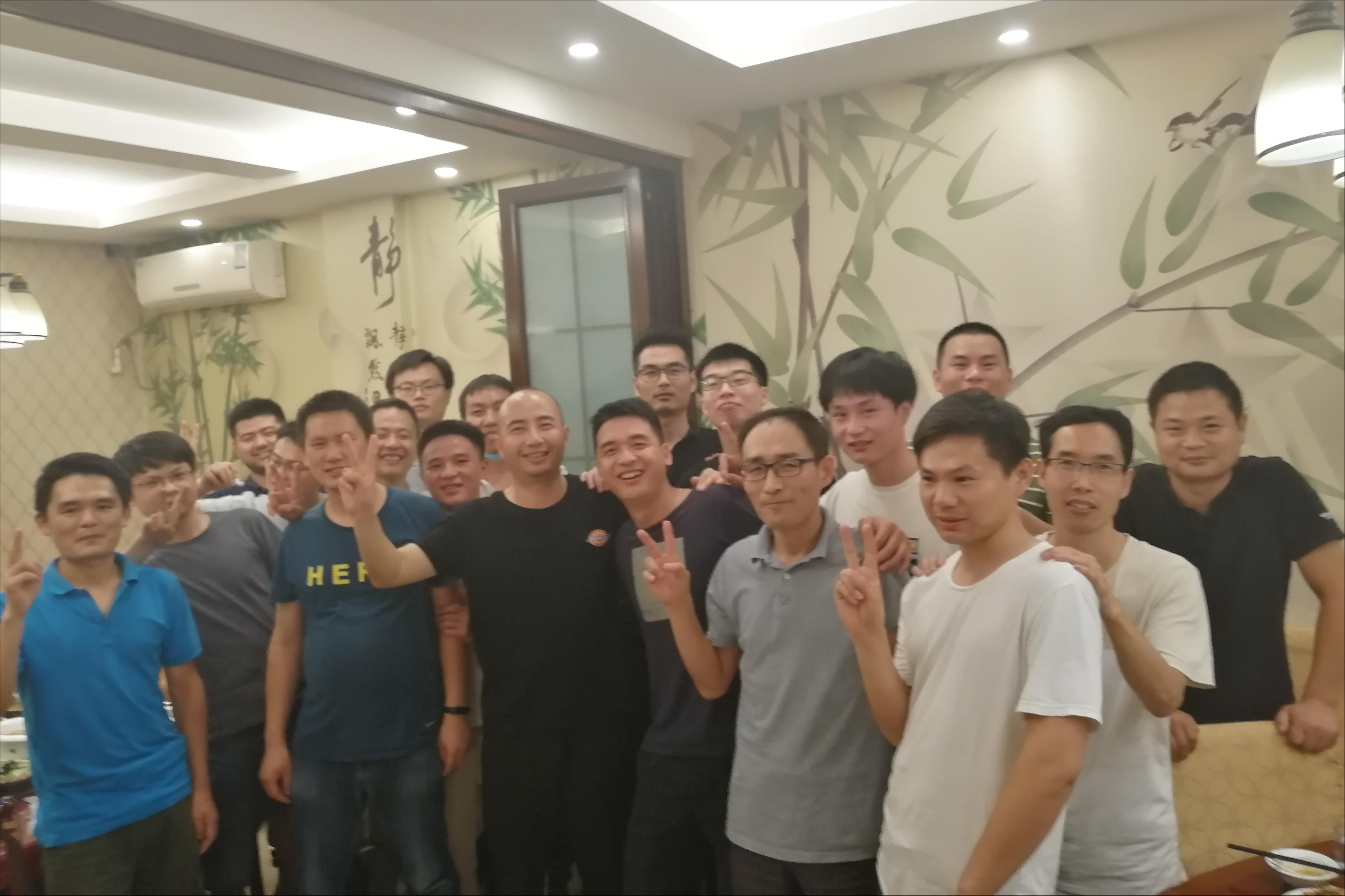 富士康小伙曾身陷传销窝,如今成了模具维修能手,被猎头高薪挖角