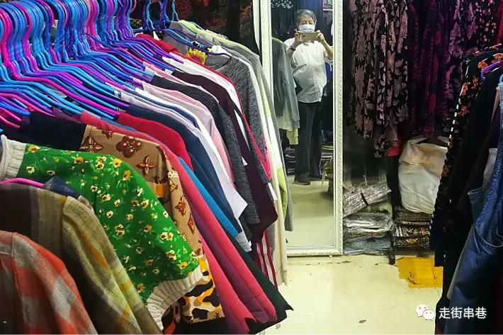 疫情期间还有人摆地摊吗,疫情期间摆摊生活的人