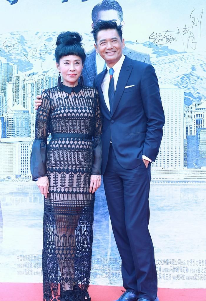 陈荟莲紫色长裙,陈荟莲浓妆走红毯