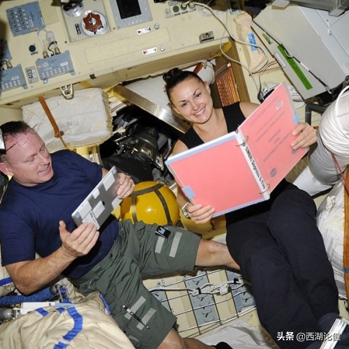 一分钟了解航天员的日常生活,航天员在太空也是一日三餐吗