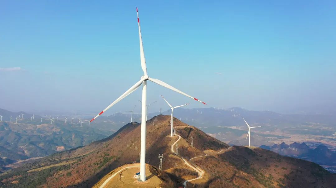 太美了拍照圣地,大钟山东岭大风车打卡