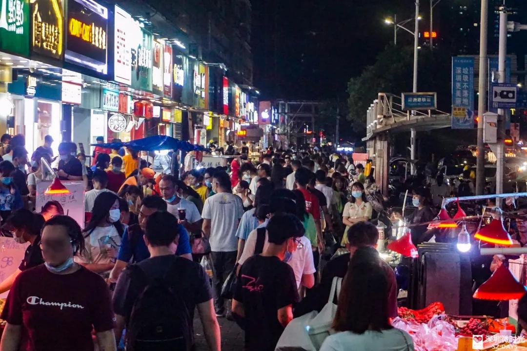 月入过万“假象”背后，深圳地摊江湖里的残酷与心酸