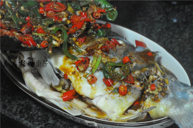 清蒸鱼的做法教你如何蒸鱼,清蒸鱼的最简单的方法