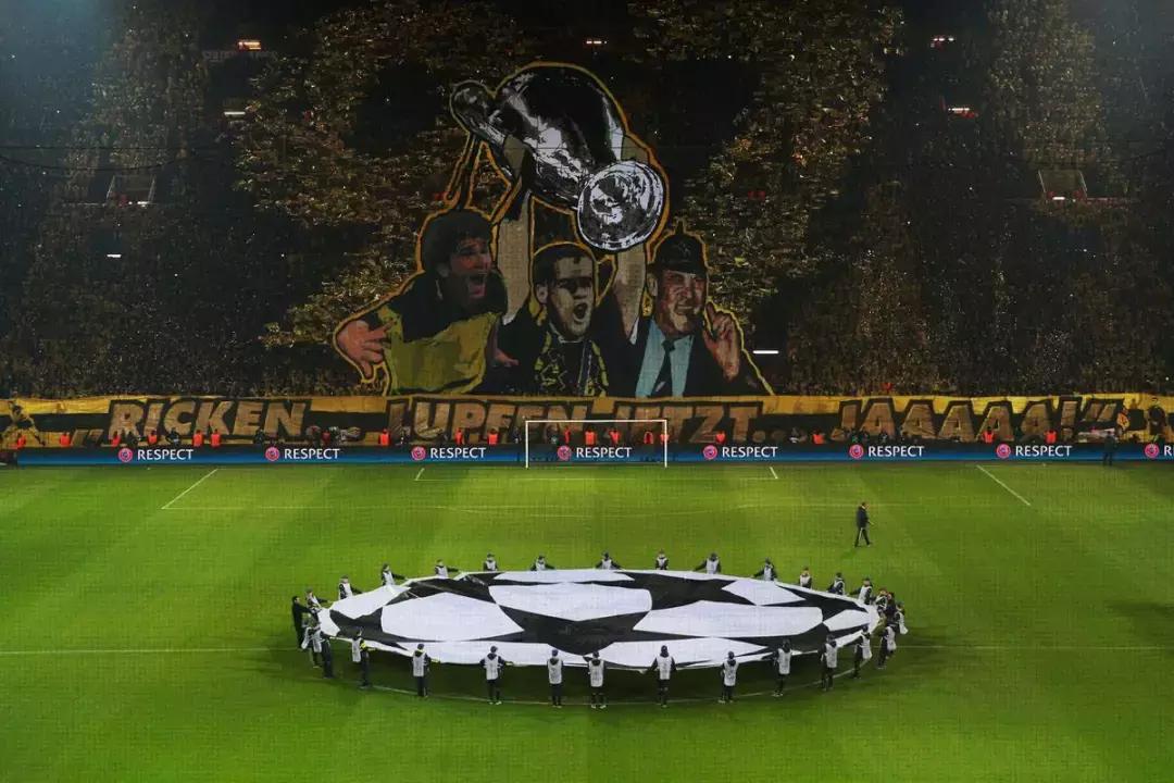 背着氧气罐踢足球,带着氧气瓶踢球