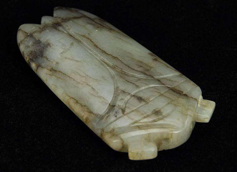 美女带玉蝉去鉴宝专家说胆子真大,鉴宝专家女子佩戴价值百万玉蝉