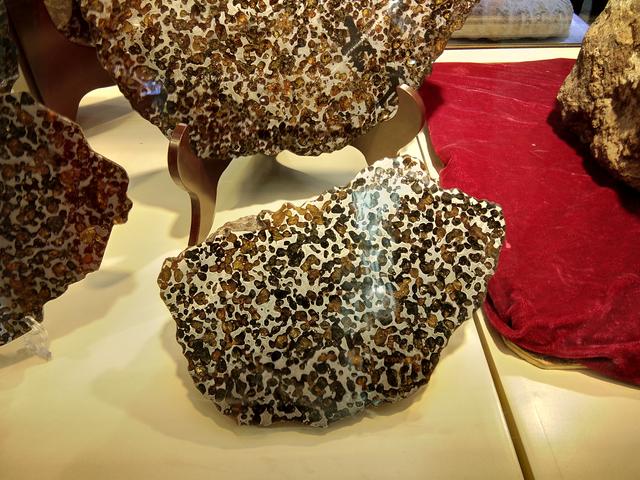 哪里能买到真正的陨石,在哪里能买到好的陨石