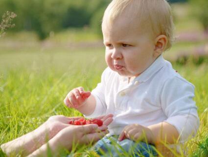 春天宝宝容易长湿疹怎么办？新生儿湿疹怎么护理？