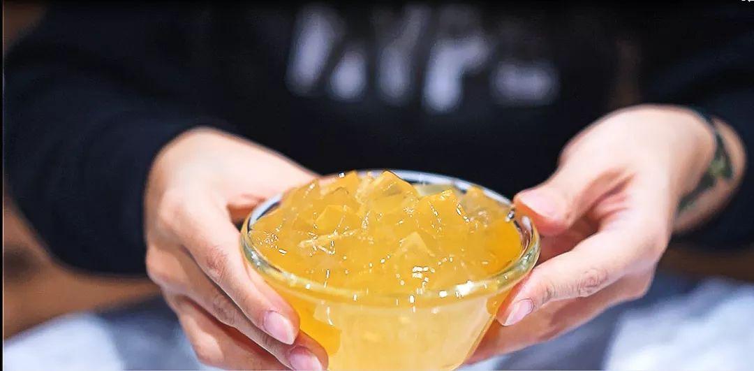 侯彩擂奶茶 (侯彩擂奶茶加盟店价格)