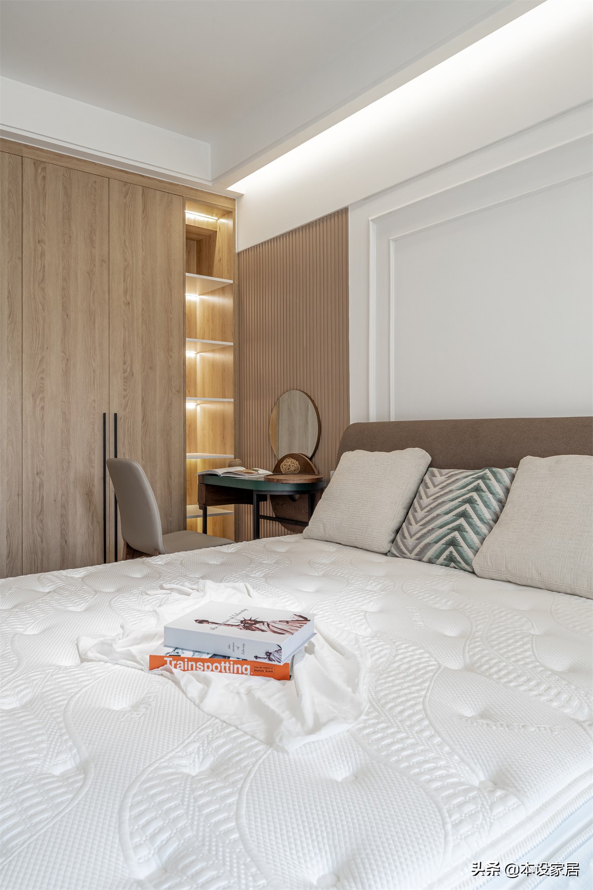 入户门正对客厅处放电视还是沙发,入户门正对客厅和阳台户型效果图