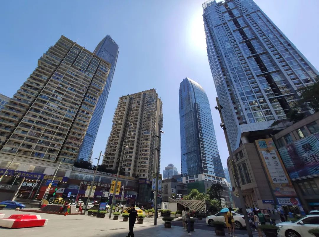 重庆是一座没有海却很浪漫的城市,重庆一座没有中心的城市