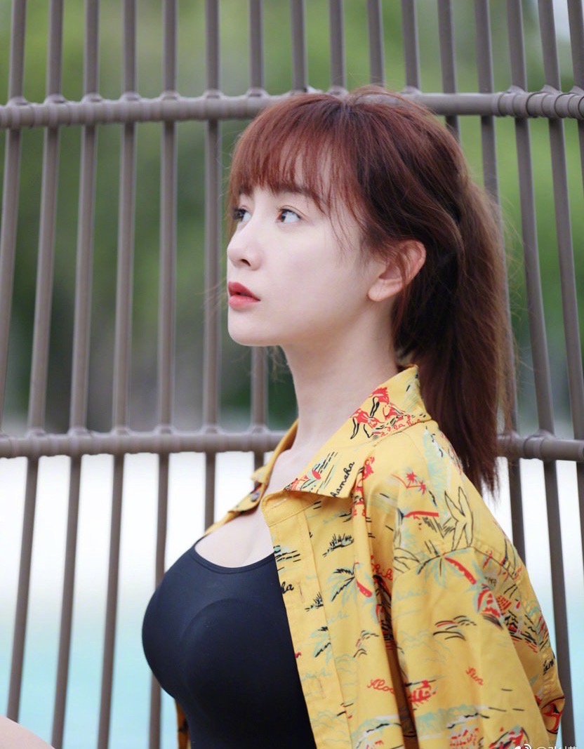 张檬颜值巅峰穿着,张檬穿绿裙照片