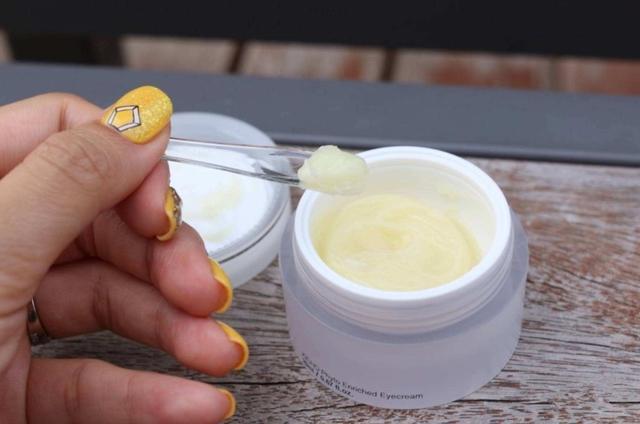 眼霜该怎么用才是正确用法,眼霜怎么用才是最正确的方法