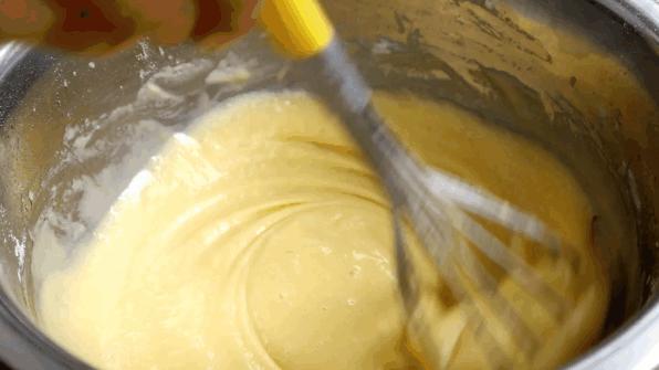 怎样做蛋糕又松又软不塌,做蛋糕蓬松不塌的方法