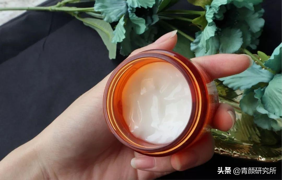 保湿面霜摆脱暗黄,冬季保湿抗衰老面霜怎么用
