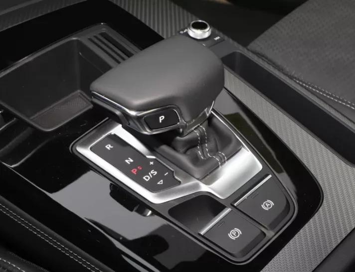 奥迪q5轿跑和奔驰glc,奥迪q5轿跑2022落地